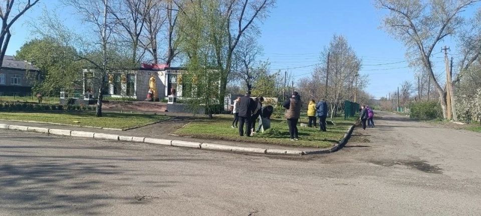 Cело Октябрьское Волновахского округа получило поддержку из Нового Уренгоя (ЯНАО) для предстоящего сезона субботников Cело Октябрьское Волновахского округа получило поддержку из Нового Уренгоя (ЯНАО) для предстоящего сезона субботников