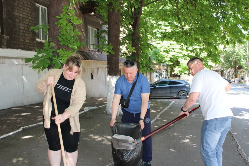 22 марта вместе с сотрудниками администрации провели санитарный день 22 марта вместе с сотрудниками администрации провели санитарный день