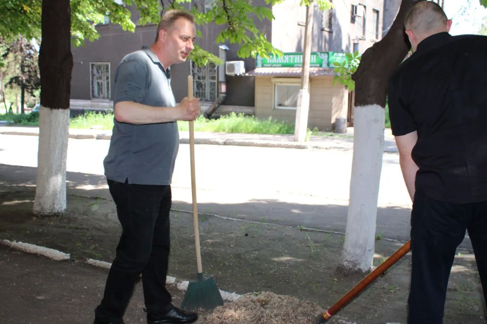 22 марта вместе с сотрудниками администрации провели санитарный день 22 марта вместе с сотрудниками администрации провели санитарный день
