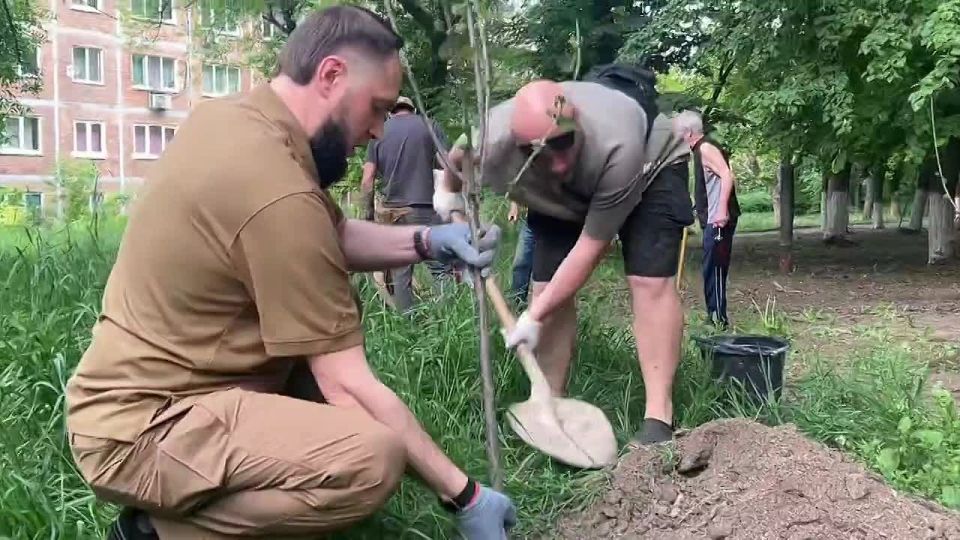 Игорь Захаревич: Руководство отделения Союза ветеранов Донбасса СВО по ДНР, Союза офицерских жён, руководство и жители ТОС Авангард, приняли сегодня участие в Всероссийской духовно - патриотической акции