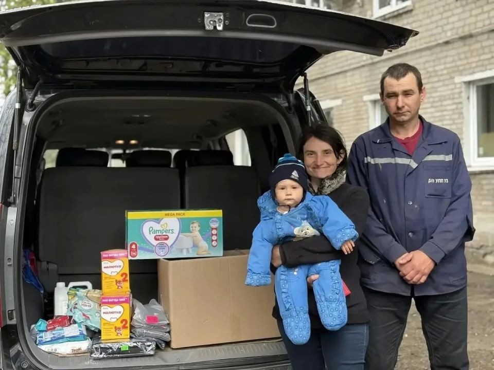 Семьи льготных категорий Хлебодаровки Волновахского округа получили адресную помощь от шефов из Приуралья Семьи льготных категорий Хлебодаровки Волновахского округа получили адресную помощь от шефов из Приуралья