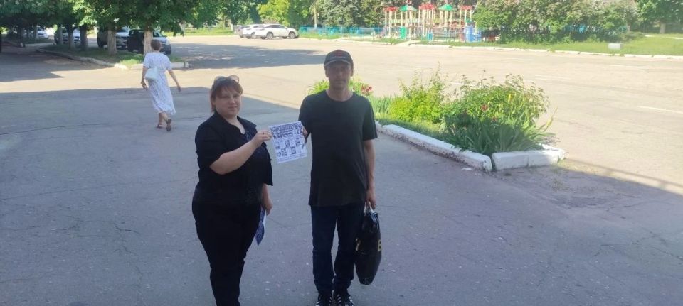 Сегодня сотрудники МБУ "Дебальцевкий центр культуры и досуга" в честь Года Единства Народов раздавали буклеты с информацией о быте, культуре и обычаях разных народов России Сегодня сотрудники МБУ "Дебальцевкий центр культуры и досуга" в честь Года Единства Народов раздавали буклеты с информацией о быте, культуре и обычаях разных народов России