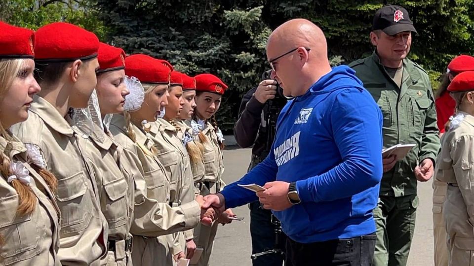 Никита Аверкин – руководитель отделения Молодой Гвардии Единой России в Мариуполе и депутат Мариупольского городского Совета Никита Аверкин – руководитель отделения Молодой Гвардии Единой России в Мариуполе и депутат Мариупольского городского Совета