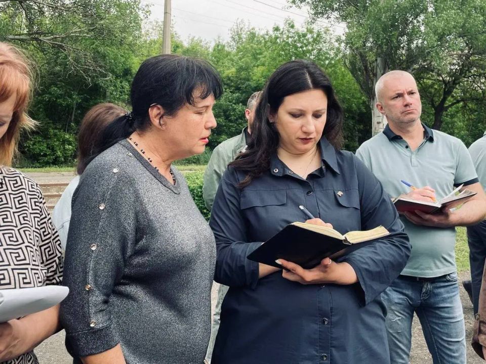 Анна Кондрыкинская встретилась с жителями поселка Лидиевка в Донецке Анна Кондрыкинская встретилась с жителями поселка Лидиевка в Донецке
