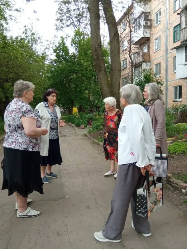 Сегодня, 25 мая, Ася Книшевицкая, председатель Совета ветеранов, встретилась с пенсионерами и ветеранами района