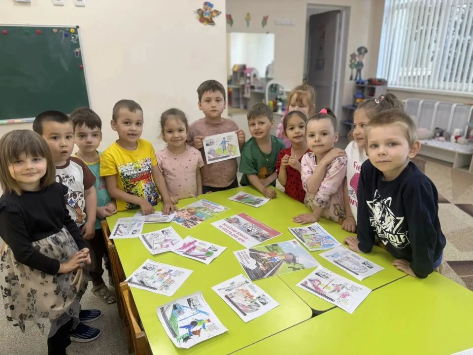 В рамках месячника «Железная дорога — не место для игр» в средней группе «Пчелки» ГБДОУ "Мангушский детский сад "Алиса" Мангушского м.о." прошло важное и познавательное занятие!