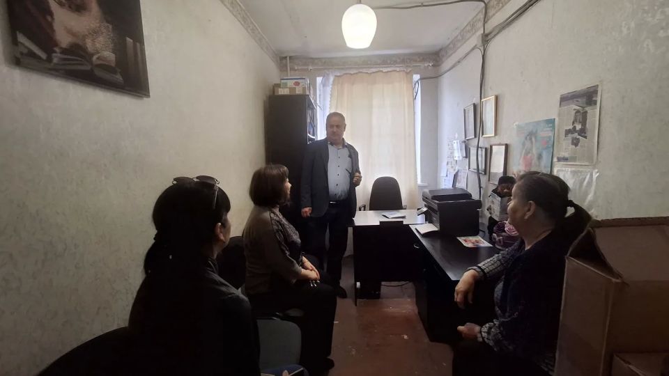 Сегодня состоялась встреча депутата Тельмановского муниципального совета Владимира Ермака, с коллективом редакции газеты «Новая Нива (ДНР)» ГУП ДНР «РМХ»