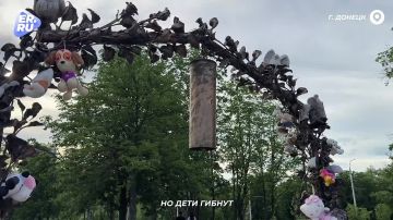 На Аллее Ангелов почтили память 21 погибшего студента Старобельского колледжа