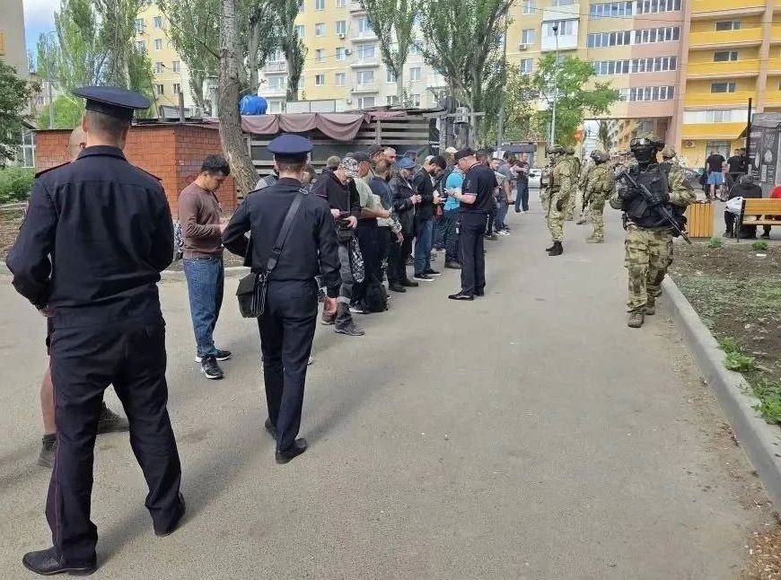 Полицейские контролируют соблюдение законодательства в сфере миграции