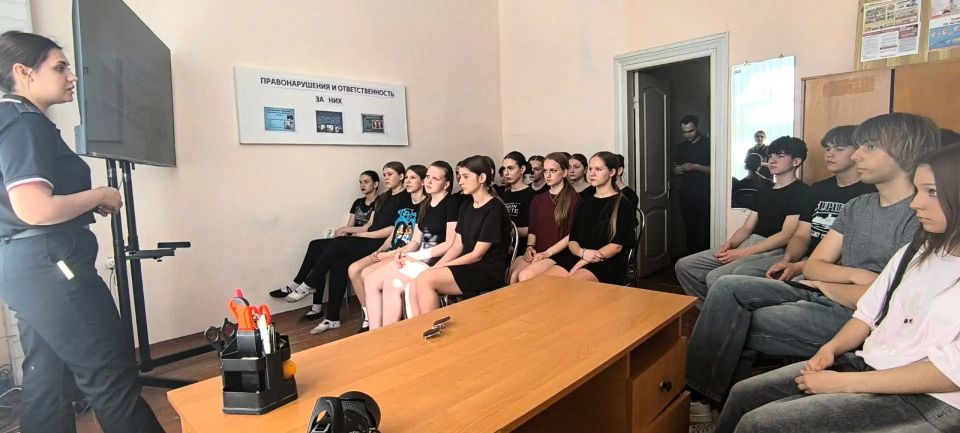 В городе Комсомольское прошла разъяснительная беседа с молодежью на тему «Правонарушения и ответственность за них» В городе Комсомольское прошла разъяснительная беседа с молодежью на тему «Правонарушения и ответственность за них»