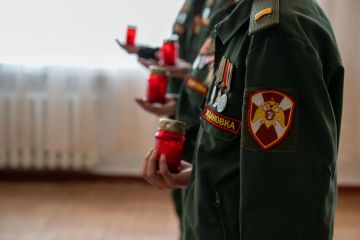 В одной из школ Ждановки в подшефном Росгвардии классе открыта парта Героя, посвященная памяти бойца, погибшего при исполнении воинского долга