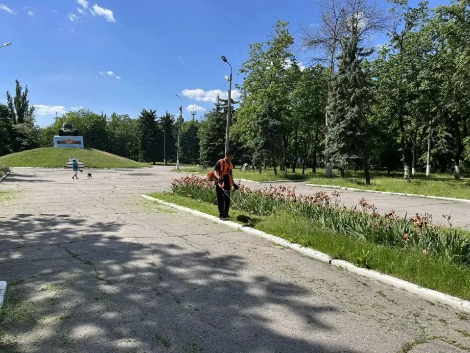 МУП «Простор» ежедневно выполняет все необходимые работы по содержанию городских улиц МУП «Простор» ежедневно выполняет все необходимые работы по содержанию городских улиц