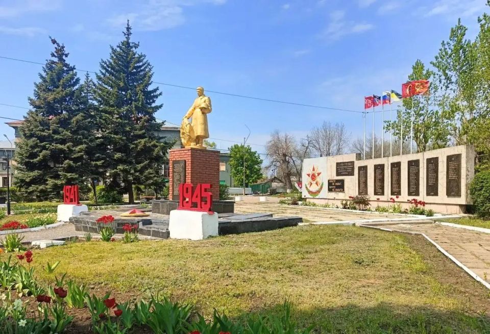 В рамках партийного проекта «Добрые дела» к партийной инициативе «Единой России» присоединились сотрудники Пантелеймоновского территориального отдела администрации Ясиноватского МО. В рамках реализации проекта они провели... В рамках партийного проекта «Добрые дела» к партийной инициативе «Единой России» присоединились сотрудники Пантелеймоновского территориального отдела администрации Ясиноватского МО. В рамках реализации проекта они провели...