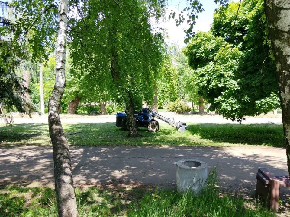 Сегодня, 25 мая, с целью приведения территории в надлежащее санитарное состояние в Кировском внутригородском районе города Макеевки силами МУП АГМ «Перспектива» ведутся работы по покосу травы по бульвару 8 Сентября Сегодня, 25 мая, с целью приведения территории в надлежащее санитарное состояние в Кировском внутригородском районе города Макеевки силами МУП АГМ «Перспектива» ведутся работы по покосу травы по бульвару 8 Сентября