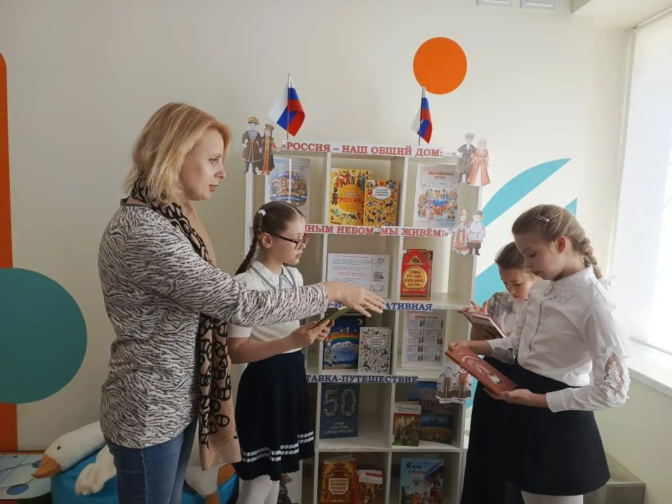 Мариупольцев знакомят с культурой и традициями народов России Мариупольцев знакомят с культурой и традициями народов России