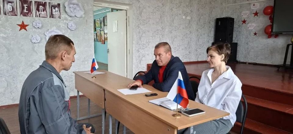Денис Зубов: Сегодня, 25 мая, временно исполняющий полномочия главы администрации городского округа Иловайск Александр Васильевич Кузнецов совместно с управляющей делами администрации Светланой Ивановной Пушкиной встретился... Денис Зубов: Сегодня, 25 мая, временно исполняющий полномочия главы администрации городского округа Иловайск Александр Васильевич Кузнецов совместно с управляющей делами администрации Светланой Ивановной Пушкиной встретился...