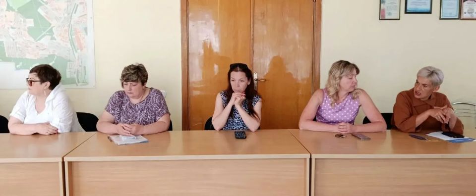 Наталья Бегуненко: Сегодня, 25 мая, заместитель руководителя Управы Петровского внутригородского района Администрации г.о. Донецк Чуб Сергей Васильевич провел рабочее совещание, в котором приняли участие сотрудники Управы... Наталья Бегуненко: Сегодня, 25 мая, заместитель руководителя Управы Петровского внутригородского района Администрации г.о. Донецк Чуб Сергей Васильевич провел рабочее совещание, в котором приняли участие сотрудники Управы...