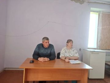 Сегодня Первый заместитель главы Администрации Володарского муниципального округа Боровик Д.В. провёл встречу с жителями с. Республика