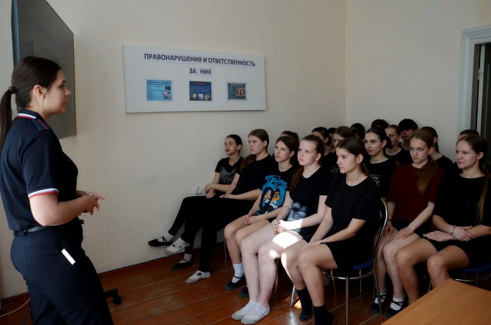 В городе Комсомольское прошла разъяснительная беседа с молодежью на тему «Правонарушения и ответственность за них» В городе Комсомольское прошла разъяснительная беседа с молодежью на тему «Правонарушения и ответственность за них»