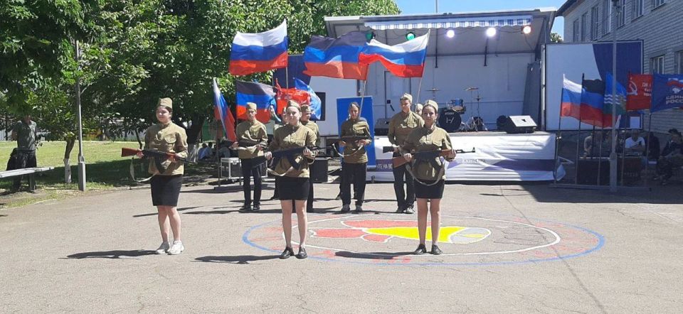 22 мая на территории ГБОУ «Зеленоярская школа Володарского м.о.» состоялась военно-патриотическая игра «Наследники Победы 2.0.», посвящённая 81-й годовщине Победы в Великой Отечественной войне, Году единства народов России и... 22 мая на территории ГБОУ «Зеленоярская школа Володарского м.о.» состоялась военно-патриотическая игра «Наследники Победы 2.0.», посвящённая 81-й годовщине Победы в Великой Отечественной войне, Году единства народов России и...