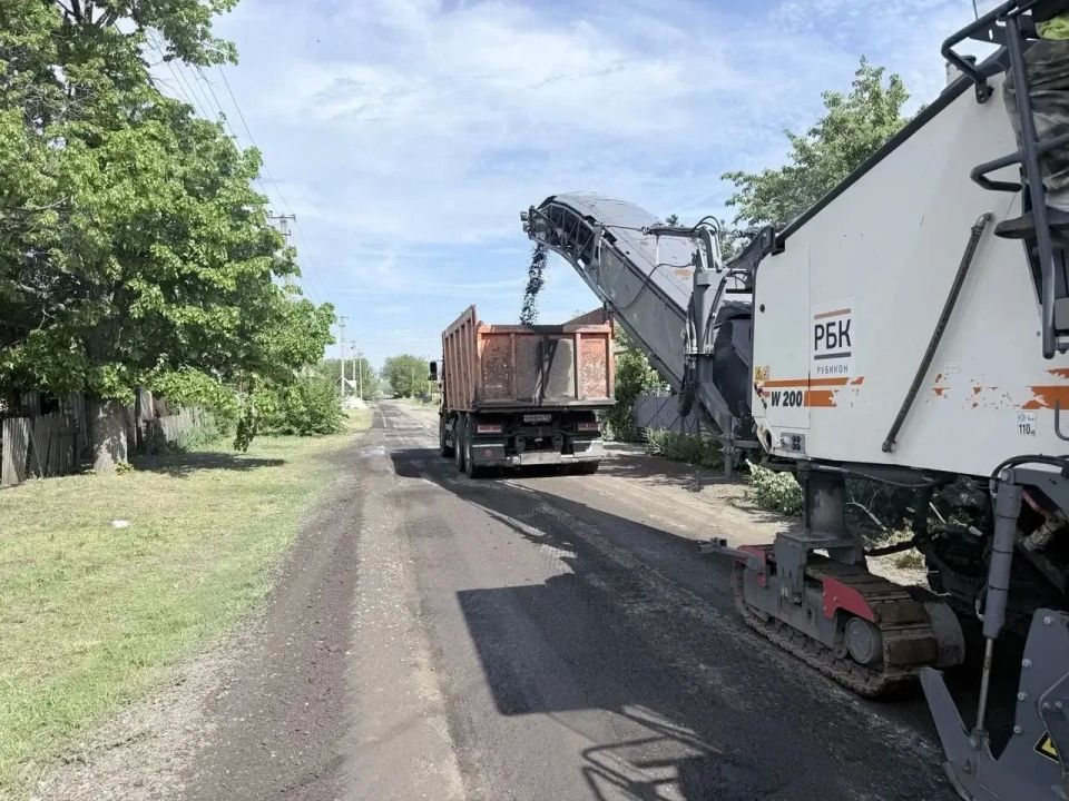 В Донецкой Народной Республике продолжаются работы по восстановлению дорожной инфраструктуры региона В Донецкой Народной Республике продолжаются работы по восстановлению дорожной инфраструктуры региона