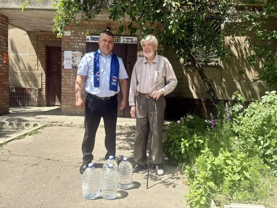 Председать Донецкого городского совета Юрий Атаманов принял участие в акции «Маленькие добрые дела»