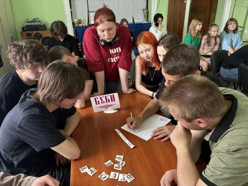23 мая в студии журналистики и дизайна «Резонанс» МБУ «ДК им. В. Маяковского г.о. Торез» прошла викторина «Загадки русских слов», приуроченная ко Дню славянской письменности и культуры 23 мая в студии журналистики и дизайна «Резонанс» МБУ «ДК им. В. Маяковского г.о. Торез» прошла викторина «Загадки русских слов», приуроченная ко Дню славянской письменности и культуры