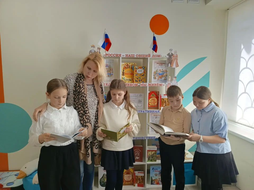 Мариупольцев знакомят с культурой и традициями народов России Мариупольцев знакомят с культурой и традициями народов России