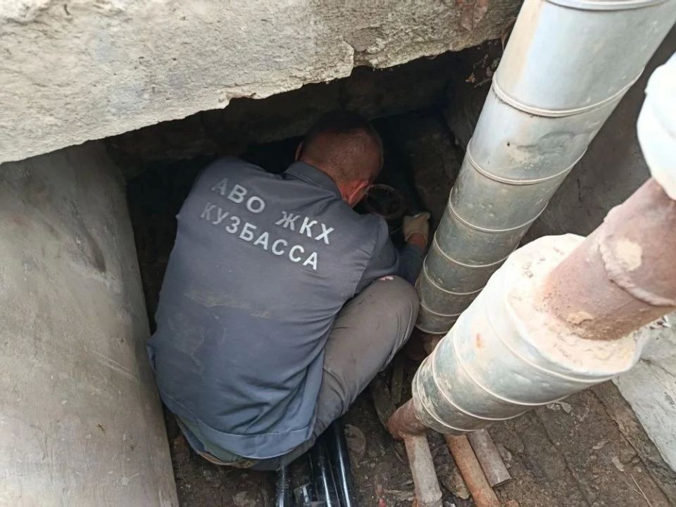 Специалисты аварийно-восстановительного отряда из Кузбасса продолжают работу в Горловке Специалисты аварийно-восстановительного отряда из Кузбасса продолжают работу в Горловке