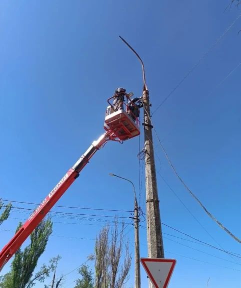 Энергетики обновили более четырех километров сетей наружного освещения Энергетики обновили более четырех километров сетей наружного освещения