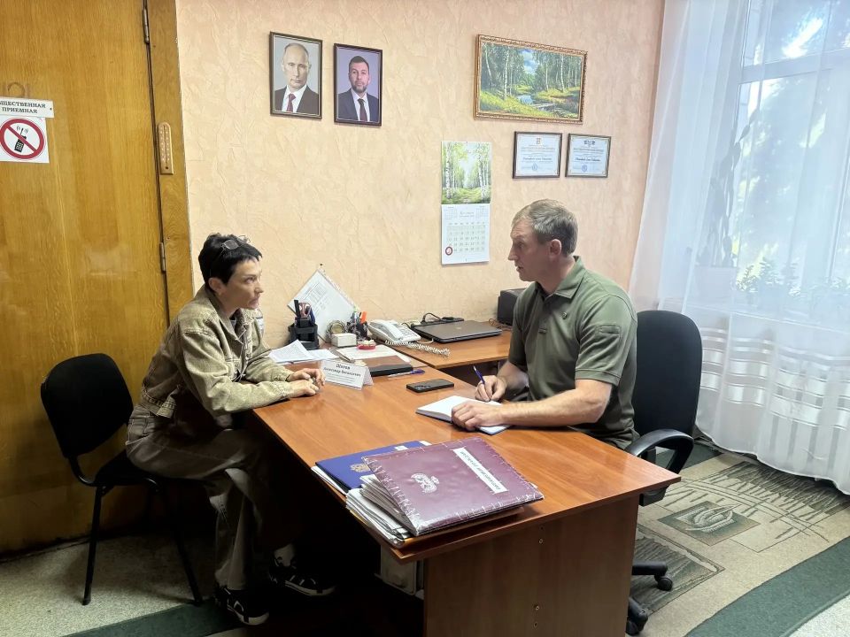 Глава Шахтерского округа провел прием граждан в администрации Глава Шахтерского округа провел прием граждан в администрации