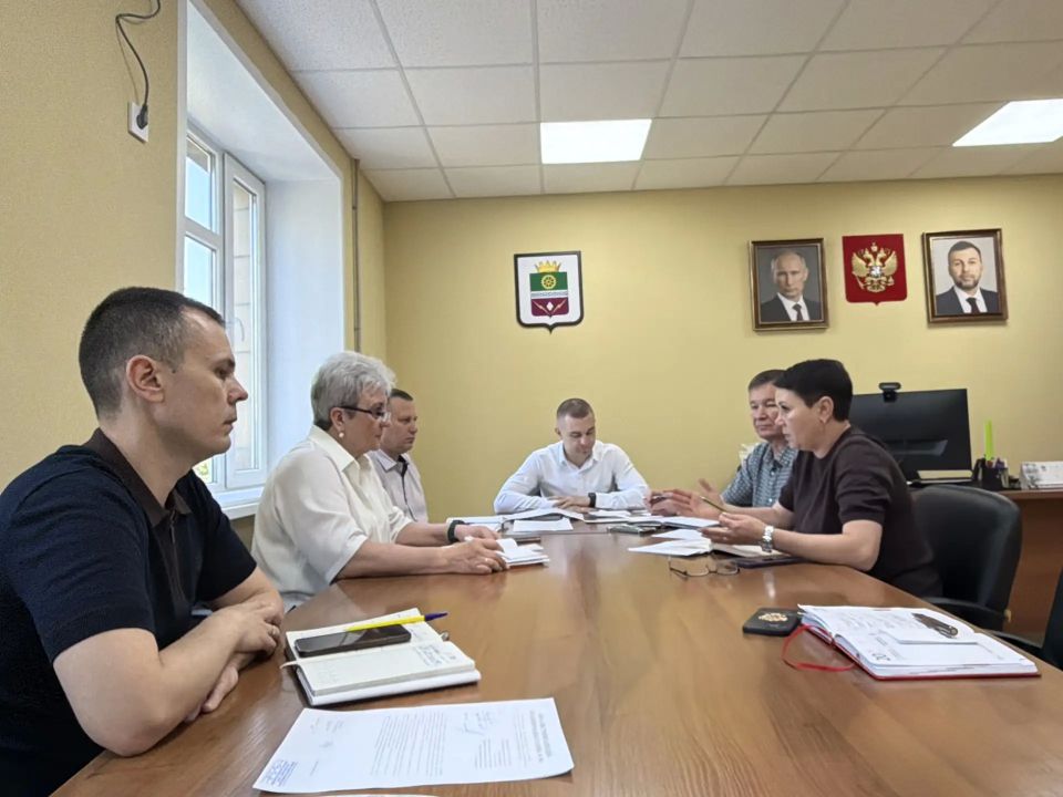 Врип главы муниципального образования Старобешевский муниципальный округ Алексей Черкашин провел оперативное совещание, на котором обсудили ключевые вопросы округа