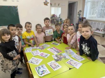 В рамках месячника «Железная дорога — не место для игр» в средней группе «Пчелки» ГБДОУ "Мангушский детский сад "Алиса" Мангушского м.о." прошло важное и познавательное занятие!