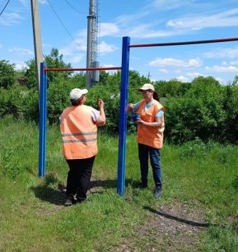 В Снежном продолжаются работы по благоустройству общественных территорий