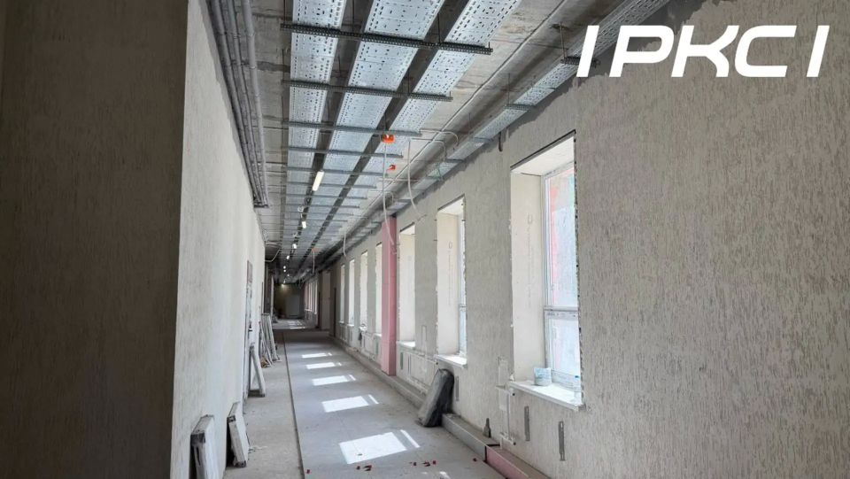 В Мариуполе продолжают восстанавливать одну из старейших школ города В Мариуполе продолжают восстанавливать одну из старейших школ города