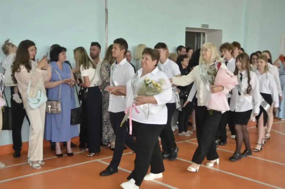 Прозвенели последние звонки Прозвенели последние звонки