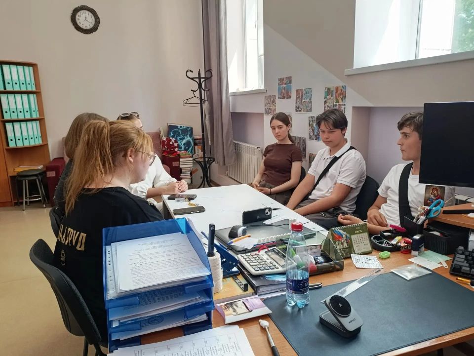 В преддверии Дня славянской письменности и культуры, юные дипломаты из Волновахи стали участниками тематической миниконференции
