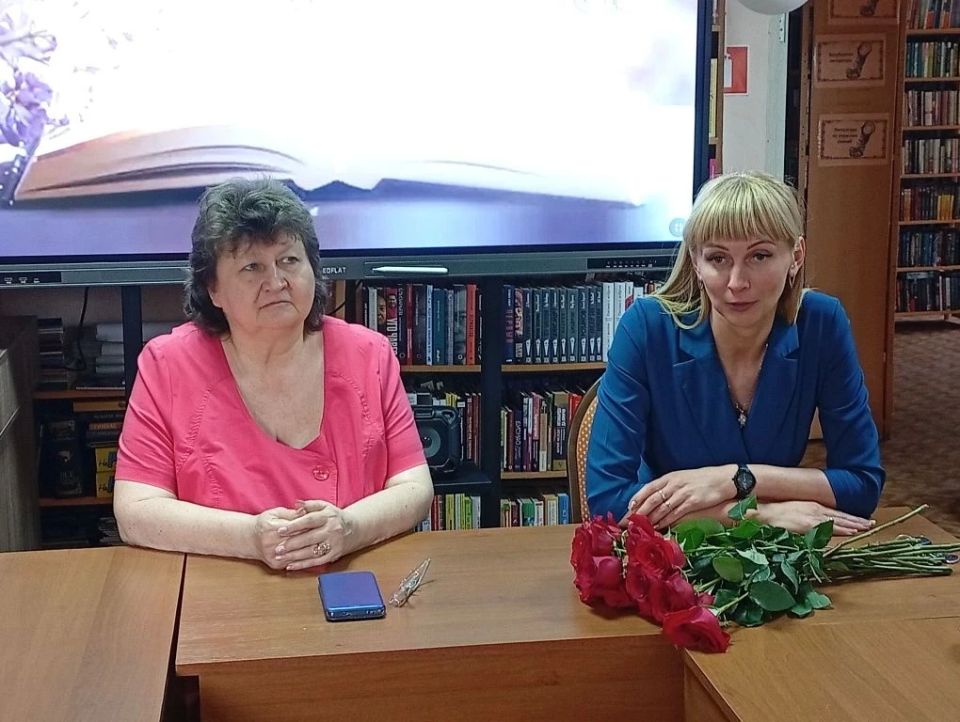 В преддверии профессионального праздника – Общероссийского дня библиотек – наших хранителей мудрости поздравила первый заместитель главы администрации округа Юлия Рачек В преддверии профессионального праздника – Общероссийского дня библиотек – наших хранителей мудрости поздравила первый заместитель главы администрации округа Юлия Рачек