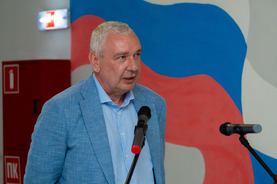 Сегодня посетил праздничные линейки Последнего звонка в школах городского округа Снежное Сегодня посетил праздничные линейки Последнего звонка в школах городского округа Снежное