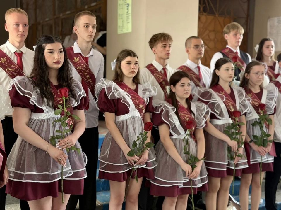 Последний звонок в ГБОУ «Школа №11 г.о. Торез»: Прощание с детством и встреча с будущим Последний звонок в ГБОУ «Школа №11 г.о. Торез»: Прощание с детством и встреча с будущим