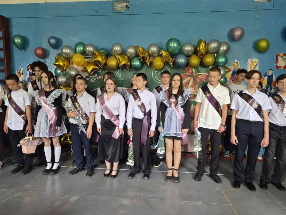 Сегодня, 26 мая, во всех школах города Моспино традиционно прозвучал Последний звонок! Сегодня, 26 мая, во всех школах города Моспино традиционно прозвучал Последний звонок!