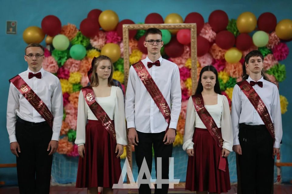 «Последними звонками» провожают школьников ДНР на каникулы «Последними звонками» провожают школьников ДНР на каникулы