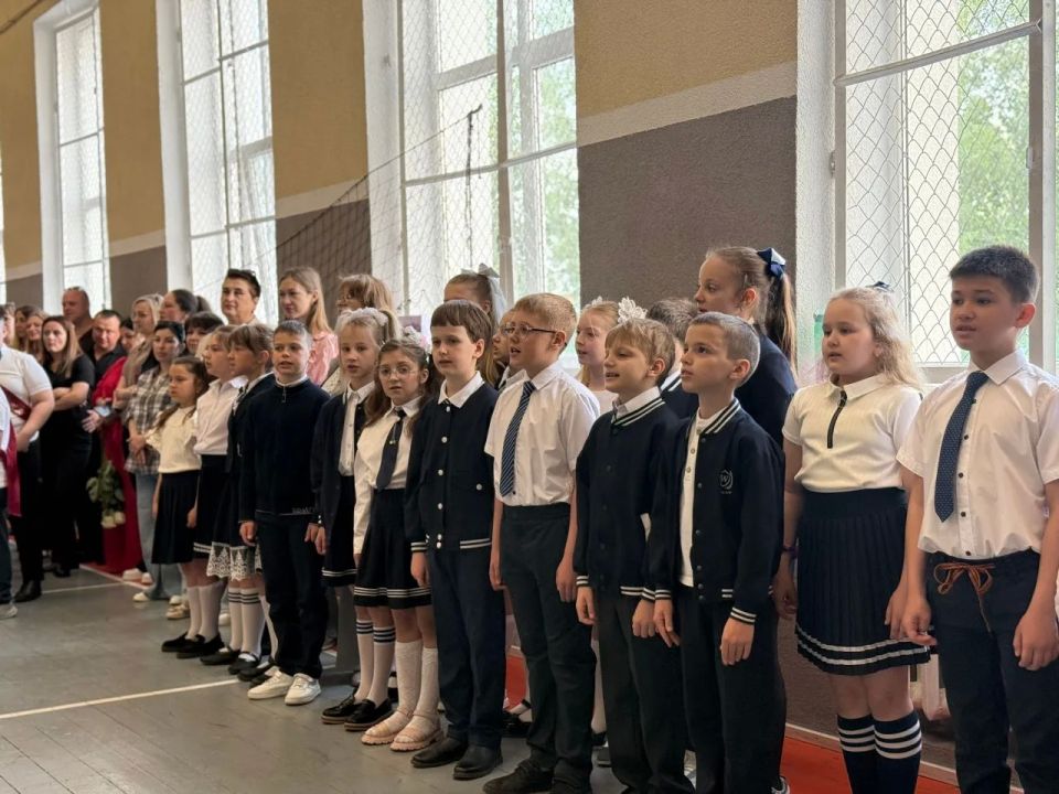 Александр Качанов: Сегодня особенный день для всех школ нашего городского округа – звучат последние звонки! Для кого-то это волнительный старт в новую, взрослую жизнь, а для кого-то – ещё один год в любимых стенах перед... Александр Качанов: Сегодня особенный день для всех школ нашего городского округа – звучат последние звонки! Для кого-то это волнительный старт в новую, взрослую жизнь, а для кого-то – ещё один год в любимых стенах перед...