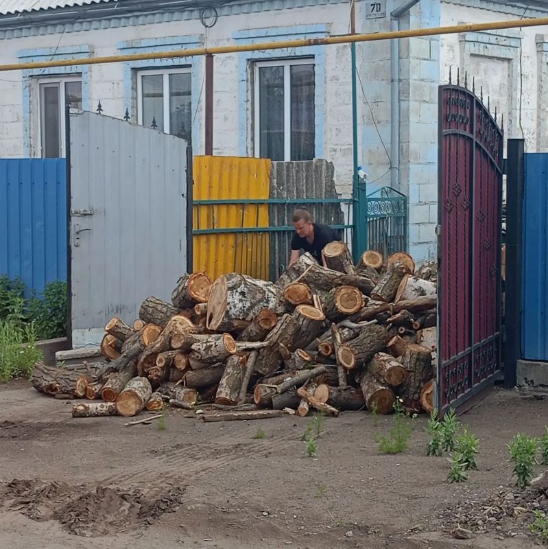 Константин Зинченко: Народная программа в деле: как помогли жителю Волновахи с дровами Константин Зинченко: Народная программа в деле: как помогли жителю Волновахи с дровами