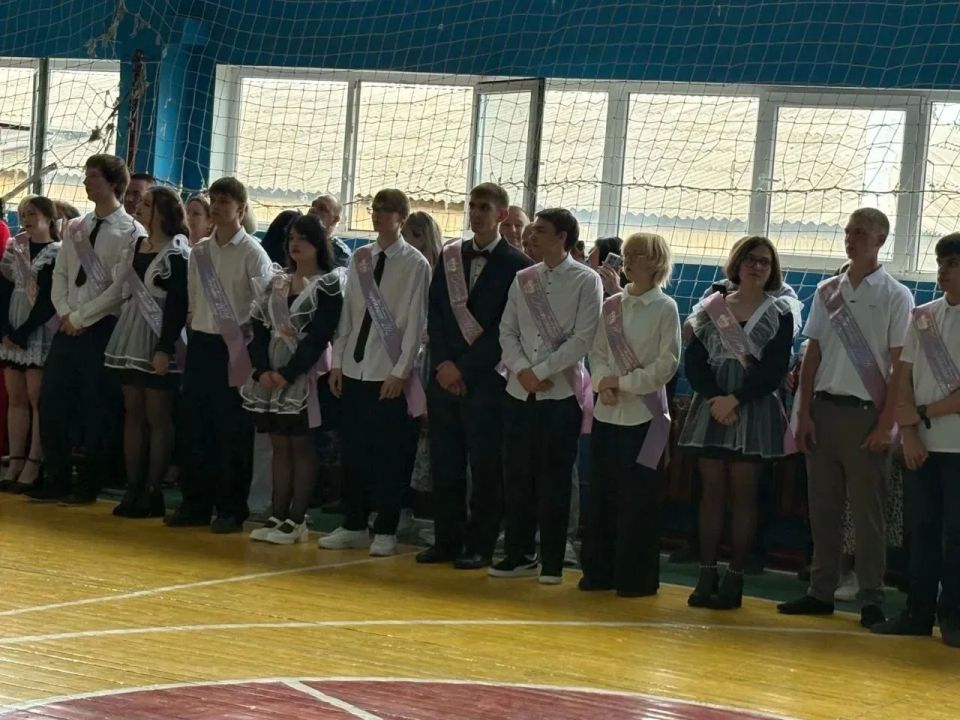 В школе №8 городского округа Енакиево прошла торжественная линейка «Последний звонок» В школе №8 городского округа Енакиево прошла торжественная линейка «Последний звонок»