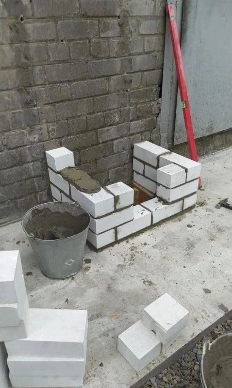 Рабочие Хабаровского края продолжают ремонт в доме на улице Ленина в Дебальцево Рабочие Хабаровского края продолжают ремонт в доме на улице Ленина в Дебальцево