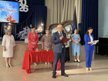 Сегодня особенный день – для учеников прозвучал последний звонок, знаменующий окончание еще одного учебного года