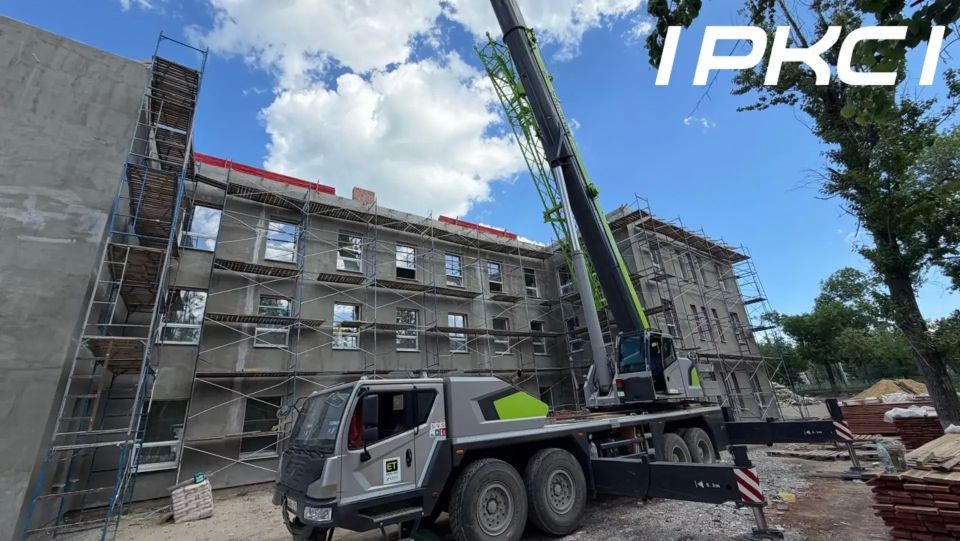 В Мариуполе продолжают восстанавливать одну из старейших школ города В Мариуполе продолжают восстанавливать одну из старейших школ города