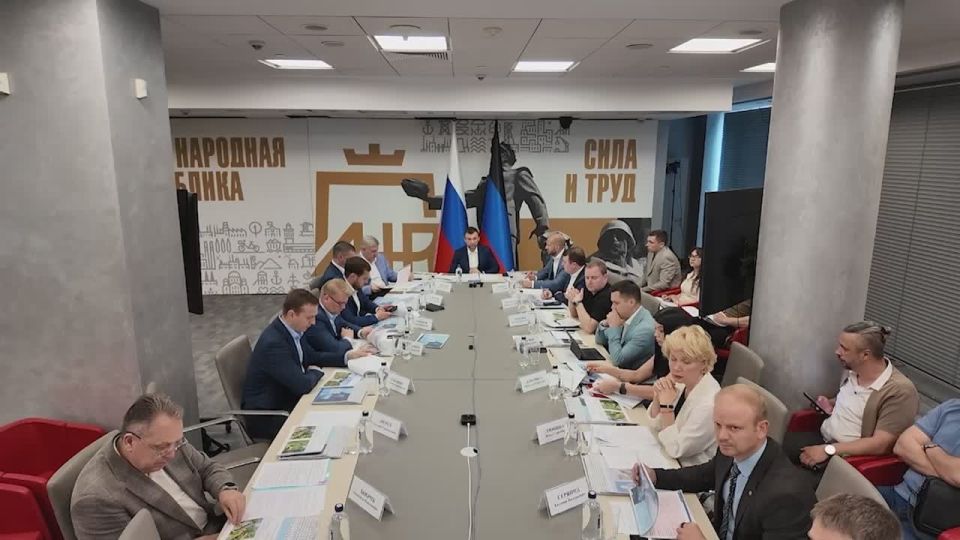 Денис Пушилин: Строительство завода железобетонных изделий, возведение многоквартирных домов, модернизация хлебозавода в Докучаевске, развитие агропромышленного комплекса