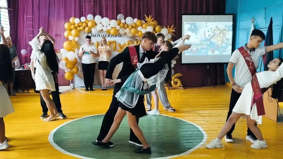 Последний звонок в школах округа Последний звонок в школах округа